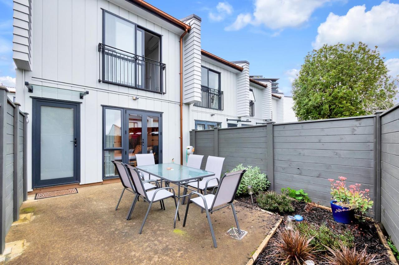Greenwich Townhouse With Parking And Air-Con Auckland Exteriér fotografie