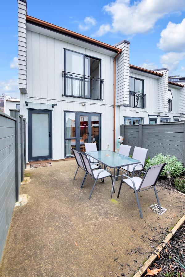 Greenwich Townhouse With Parking And Air-Con Auckland Exteriér fotografie